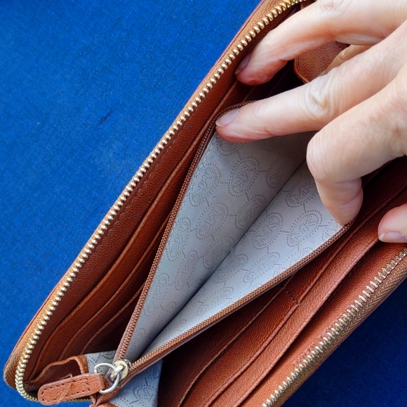 Brown Michael Kors Zip Around Leather Wallet EUC - Picture 6 of 11